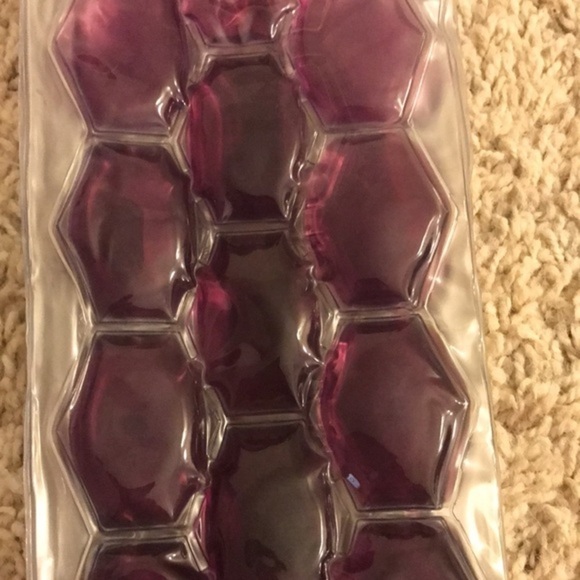 Brand new insulated purple wine bottle bag with handles - Picture 3 of 4